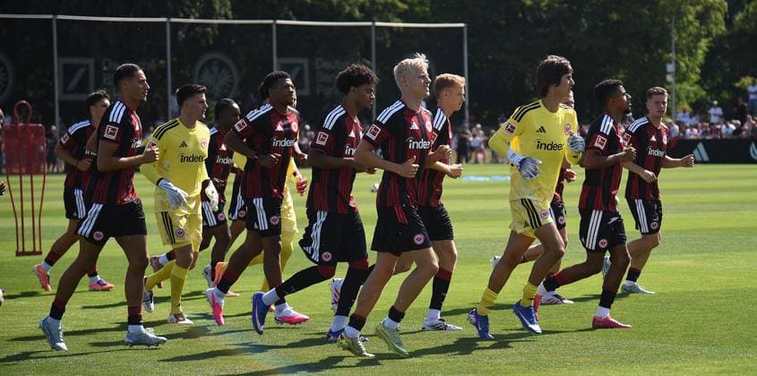 13.07.2026 xhpx Frankfurt am Main, Deutsche Bank Park Bundesliga Saison 2025 2026 Eintracht Frankfurt Training Watrmlaufen u.a. Torwart Amil Siljevic (39, Eintracht Frankfurt) DFL DFB REGULATIONS PROHIBIT ANY USE OF PHOTOGRAPHS AS IMAGE SEQUENCES AND OR QUASI-VIDEO. *** July 13, 2026, Frankfurt am Main, Deutsche Bank Park, Bundesliga Season 2025–2026, Eintracht Frankfurt Training: Warm-up, including goalkeeper Amil Siljevic, 39, Eintracht Frankfurt: DFL and DFB regulations prohibit any use of photographs as image sequences and or quasi-video