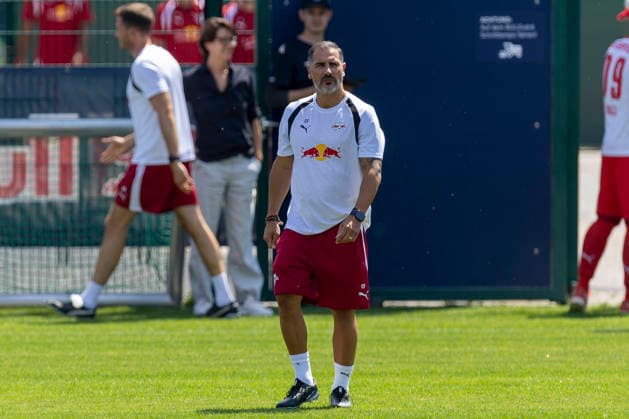 GER, Leipzig, Fussball, Pressekonferenz, Trainingsstart, medienoeffentliches Training im Bild v.l.: Cristian Fiel (Assistenztrainer RB Leipzig), 13.07.2026, RB Leipzig Trainingsakademie Cottaweg Leipzig DFL DFB REGULATIONS PROHIBIT ANY USE OF PHOTOGRAPHS AS IMAGE SEQUENCES AND OR QUASI-VIDEO, *** GER, Leipzig, Soccer, Press Conference, Start of Training, Open Training Session (Pictured, from left: Cristian Fiel, Assistant Coach, RB Leipzig), July 13, 2026, RB Leipzig Training Academy, Cottaweg, Leipzig. DFL and DFB regulations prohibit any use of photographs as image sequences and or quasi-video, Copyright: HMBxMedia PaulxFritz