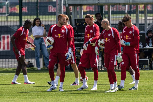 13.07.2026, GER, Öffentliches Training, Saison 2026 2027), RB Leipzig PÃ ter Gulacsi Peter Gulacsi (RB Leipzig 1), Maarten Vandevoordt (RB Leipzig 26), Leopold Zingerle (RB Leipzig 25) *** July 13, 2026, GER, Open Practice, 2026–2027 Season, RB Leipzig PÃ ter Gulacsi Peter Gulacsi RB Leipzig 1, Maarten Vandevoordt RB Leipzig 26, Leopold Zingerle RB Leipzig 25 nordphotoxGmbHx xTrienitz nph00051