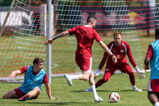 GER, Leipzig, Fussball, Pressekonferenz, Trainingsstart, medienoeffentliches Training im Bild v.l.: Romulo Cardoso (RB Leipzig 40), Torschuss, Peter Gulacsi (RB Leipzig 01), versucht zu halten 13.07.2026, RB Leipzig Trainingsakademie Cottaweg Leipzig DFL DFB REGULATIONS PROHIBIT ANY USE OF PHOTOGRAPHS AS IMAGE SEQUENCES AND OR QUASI-VIDEO, *** GER, Leipzig, Soccer, Press Conference, Start of Training, Media-Open Training Session (Pictured, from left): Romulo Cardoso (RB Leipzig 40), shooting on goal; Peter Gulacsi (RB Leipzig 01), attempting to make a save, July 13, 2026, RB Leipzig Training Academy, Cottaweg, Leipzig; DFL and DFB regulations prohibit any use of photographs as image sequences and or quasi-video, Copyright: HMBxMedia PaulxFritz