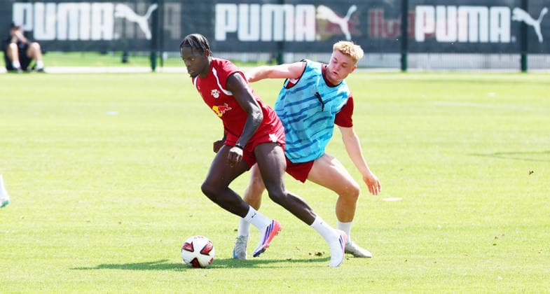 RB Leipzig Ð Trainingsstart Bundesliga Leipzig, 13.07.2026, Red Bull Akademie, Fussball, 1.Bundesliga, RB Leipzig , Pressekonferenz , Auftaktraining für die neue Spielzeit 2026 2027 , Im Bild: Castello Lukeba, Conrad Harder. , Nur zur redaktionellen Nutzung. Only editorial use. , *** RB Leipzig – Start of Bundesliga Training, Leipzig, July 13, 2026, Red Bull Academy, Soccer, Bundesliga 1, RB Leipzig, Press Conference, First training session for the new 2026–2027 season, Pictured: Castello Lukeba, Conrad Harder, For editorial use only, Picture Point
