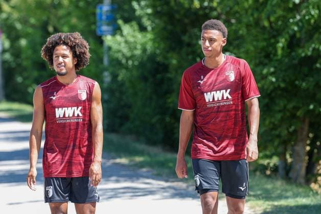 Die Mannschaft kommt zum Training, Han-Noah Massengo 4 (FC Augsburg), Sima Suso 8 (FC Augsburg), Training FC Augsburg, Fussball, 1. Bundesliga, Saison 2026 27, 13.07.2026 Augsburg Bayern Deutschland *** The team arrives for practice: Han Noah Massengo (No. 4, FC Augsburg), Sima Suso (No. 8, FC Augsburg); FC Augsburg practice; soccer; Bundesliga 1; 2026–27 season; July 13, 2026; Augsburg, Bavaria, Germany Copyright: xkolbert-press ChristianxKolbertx