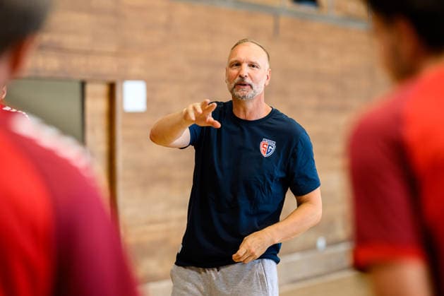 Bietigheim: HBL - 26 27 - SG BBM Bietigheim - Trainingsauftakt Trainer Hartmut Mayerhoffer (Bietigheim) Gestik Geste gestikuliert Bietigheim-Bissingen Halle am Viadukt Baden-Württemberg Deutschland *** Bietigheim HBL 26 27 SG BBM Bietigheim Start of training Coach Hartmut Mayerhoffer Bietigheim Gesture gesturing Bietigheim Bissingen Halle am Viadukt Baden-Württemberg Germany
