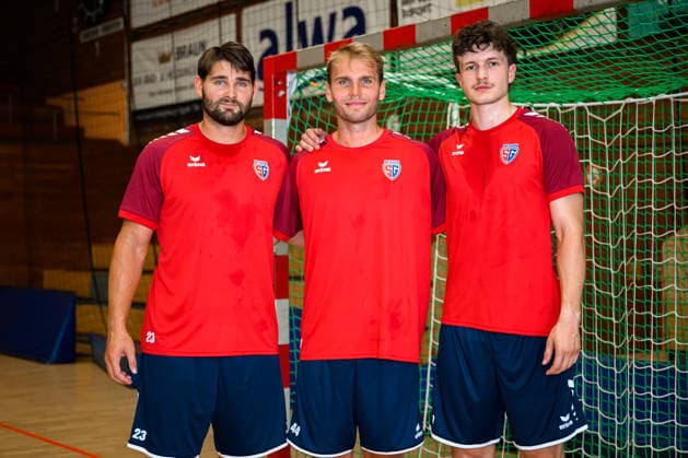 Bietigheim: HBL - 26 27 - SG BBM Bietigheim - Trainingsauftakt v.li. Marcus Norrbrink (Bietigheim), Mathias Larson (Bietigheim), Jonas Josef (Bietigheim) Bietigheim-Bissingen Halle am Viadukt Baden-Württemberg Deutschland *** Bietigheim HBL 26 27 SG BBM Bietigheim: Start of training (from left): Marcus Norrbrink (Bietigheim), Mathias Larson (Bietigheim), Jonas Josef (Bietigheim); Bietigheim-Bissingen, Halle am Viadukt, Baden-Württemberg, Germany