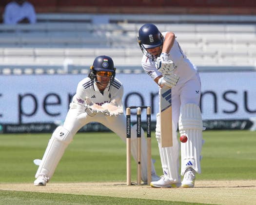 LONDON, ENGLAND - JULY 13: Issy Wong of England bats during day 4 of the Rothesay Test Match between England and India at Lord s Cricket Ground on July 13, 2026 in London, England.  Copyright: xJayxPatel SPPx Sportspressphoto_SPR190293