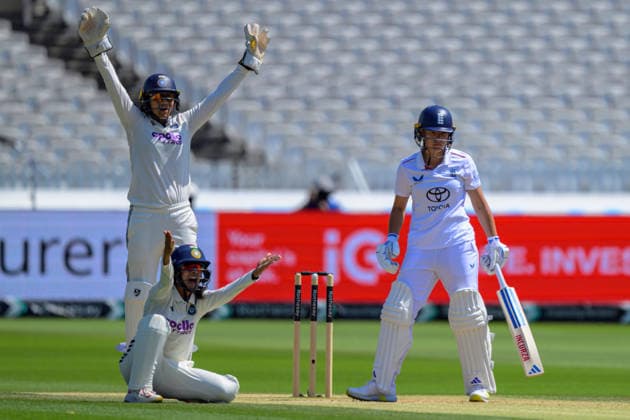 LONDON, ENGLAND JULY 13 - Players of India appealing for LBW against Issy Wong of England during Day 4 of the Rothesay Test Match game between England and India at Lord s Cricket Ground on July 13, 2026 in London , England . (Photo by Keeran Marquis Sports Press Photo)  Copyright: xKeeranxMarquis SPPx Sportspressphoto_SPR190298