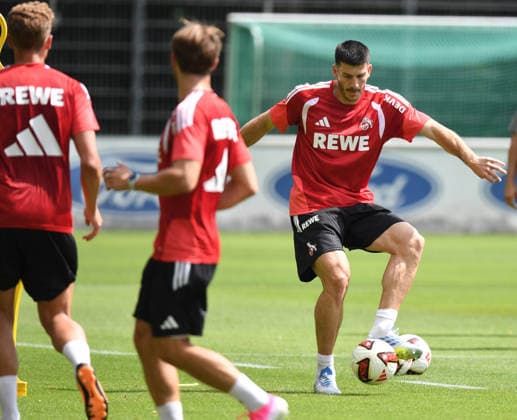 13.07.2026, xophax, Fussball 1.Bundesliga, 1.FC Koeln , Trainingsauftakt am Geissbockheim. Luka Lochoshvili , rechts ( 1.FC Köln ) Koeln *** July 13, 2026, xophax, Soccer, Bundesliga 1, 1. FC Köln, Start of training at Geissbockheim, Luka Lochoshvili, right, 1. FC Köln