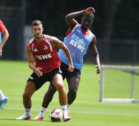 13.07.2026, xophax, Fussball 1.Bundesliga, 1.FC Koeln , Trainingsauftakt am Geissbockheim. Tom Krauss , links und Ragnar Ache , rechts ( beide 1.FC Köln ) Koeln *** July 13, 2026, xophax, Soccer, Bundesliga 1, 1. FC Köln, Start of training at Geissbockheim: Tom Krauss (left) and Ragnar Ache (right), both of 1. FC Köln