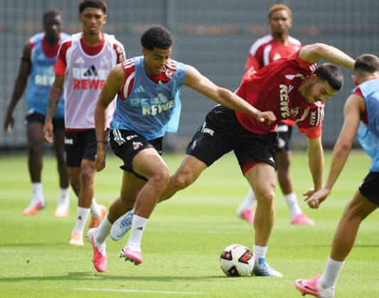 13.07.2026, xophax, Fussball 1.Bundesliga, 1.FC Koeln , Trainingsauftakt am Geissbockheim. Luka Lochoshvili , rechts und Jahmai Simpson - Pusey , links ( beide 1.FC Köln ) Koeln *** July 13, 2026, xophax, Soccer, Bundesliga 1, 1. FC Köln, Start of training at Geissbockheim: Luka Lochoshvili (right) and Jahmai Simpson Pusey (left), both of 1. FC Köln