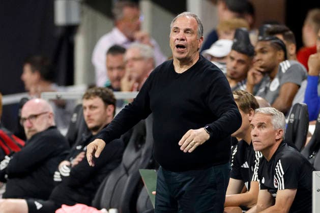 USA SOCCER MLS, Fussball Herren, USA - New England Revolution at Atlanta United epa10666114 New England Revolution head coach Bruce Arena reacts during the first half of a MLS soccer match between the New England Revolution and Atlanta United at Mercedes-Benz Stadium in Atlanta, Georgia, USA, 31 May 2023. ATLANTA United States  Copyright: xERIKxS.xLESSERx