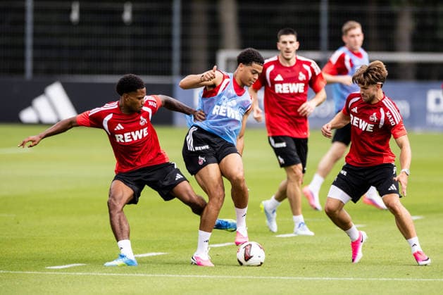 COLOGNE, GERMANY - JULY 13: Jahmai Simpson-Pusey (1. FC Koeln, 22) controls the ball against David Fürst (1. FC Koeln) and Jan Thielmann (1. FC Koeln, 29) during the first training session of season 2026 27 at Geissbockheim on July 13, 2026 in Cologne, Germany. North Rhine Westphalia Germany Copyright: xSteffiexWunderlx