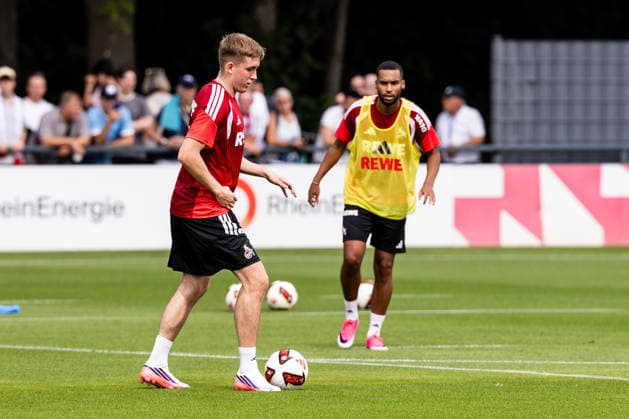 COLOGNE, GERMANY - JULY 13: Isak Johannesson (1. FC Koeln, 18) controls the ball during the first training session of season 2026 27 at Geissbockheim on July 13, 2026 in Cologne, Germany. North Rhine Westphalia Germany Copyright: xSteffiexWunderlx