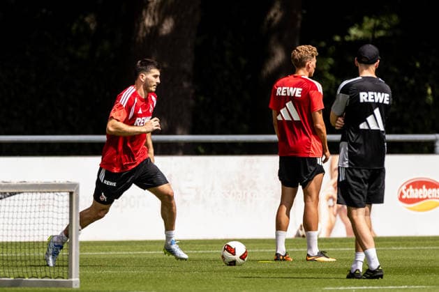 COLOGNE, GERMANY - JULY 13: Luka Lochoshvili (1. FC Koeln, 24) with the ball during the first training session of season 2026 27 at Geissbockheim on July 13, 2026 in Cologne, Germany. North Rhine Westphalia Germany Copyright: xSteffiexWunderlx