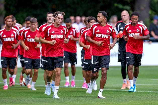 13.07.2026, Fußball, Trainingsauftakt 1.FC Köln, 1. Fußball Bundesliga, Geißbockheim, Saison 2026 2027: Julian Pauli (1FC Koeln) und die Mannschaft bei der Laufeinheit beim ersten Training der neuen Saison 26 27 DFB regulations prohibit any use of photographs as image sequences and or quasi-video. Nordrhein-Westfalen Deutschland *** July 13, 2026, Soccer, 1. FC Köln s First Training Session, 1 Bundesliga, Geißbockheim, 2026–2027 season. Julian Pauli, 1. FC Köln, and the team during a running drill at the first practice of the new 2026–2027 season. DFB regulations prohibit any use of photographs as image sequences and or quasi-video. North Rhine-Westphalia, Germany