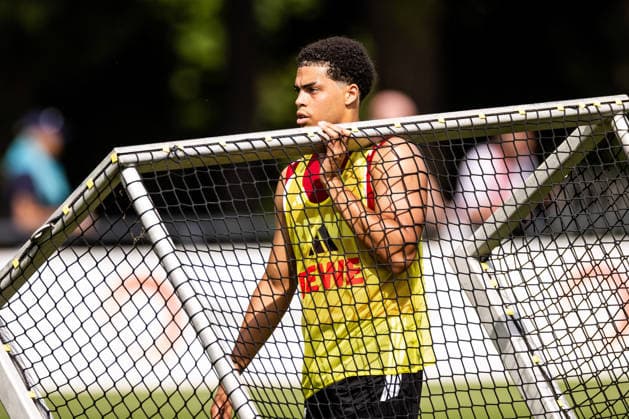 COLOGNE, GERMANY - JULY 13: Jahmai Simpson-Pusey (1. FC Koeln, 22) carrying a goal during the first training session of season 2026 27 at Geissbockheim on July 13, 2026 in Cologne, Germany. North Rhine Westphalia Germany Copyright: xSteffiexWunderlx