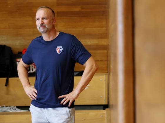 Bietigheim, Handball SG BBM Bietigheim Trainingsauftakt, Trainer Hartmut Mayerhoffer *** Bietigheim, Handball: SG BBM Bietigheim Kicks Off Training Season, Coach Hartmut Mayerhoffer