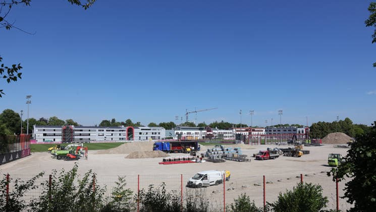 13.07.2026, FC Bayern Training , Saebenerstrasse Muenchen, Fussball, im Bild: Grosse Baustelle bei FC Bayern Trainingsgelaende *** July 13, 2026, FC Bayern Training, Saebenerstrasse, Munich, Soccer, Sports, Pictured: Major construction site at the FC Bayern training facility