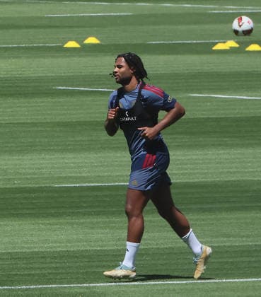 13.07.2026, FC Bayern Training , Saebenerstrasse Muenchen, Fussball, im Bild: Serge Gnabry (FC Bayern Muenchen) *** July 13, 2026, FC Bayern Training, Saebenerstrasse, Munich, Soccer, Sports, Pictured: Serge Gnabry, FC Bayern Munich