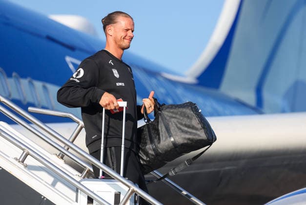 Fotball VM 2026 Gardermoen 20260713. Erling Braut Haaland gets off the plane after the national football team landed at Oslo Airport on Monday evening. Photo: Jan Langhaug NTB Gardermoen Norge EDITORIAL USE ONLY. RESTRICTED USE FOR BETTING COMPANIES Ref:_SPOx4iNKJyMANY.jpg *** 2026 World Cup Gardermoen 20260713 Erling Braut Haaland gets off the plane after the national soccer team landed at Oslo Airport on Monday evening. Photo: Jan Langhaug, NTB, Gardermoen, Norway. EDITORIAL USE ONLY. RESTRICTED USE FOR BETTING COMPANIES.  Copyright: xJanxLanghaugx xNTBx