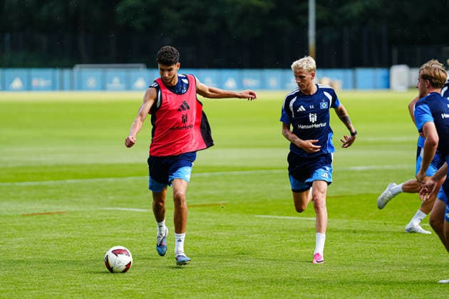 Daniel Elfadli (Hamburger SV, 08), Albert Gronbaek (Hamburger SV, 11) GER, Training Hamburger SV, Fussball, 1. Bundesliga, Saison 2026 2027, 13.07.2026 GER, Training Hamburger SV, Fussball, 1. Bundesliga, Saison 2026 2027, 13.07.2026 Hamburg *** Daniel Elfadli, Hamburger SV, 08; Albert Gronbaek, Hamburger SV, 11 GER; Hamburger SV practice; soccer; Bundesliga 1; 2026–2027 season; July 13, 2026 GER, Hamburg SV Training, Soccer, Bundesliga 1, 2026–2027 Season, July 13, 2026 Hamburg Copyright: xEibner-Pressefoto MarcelxvonxFehrnx EP_MFN