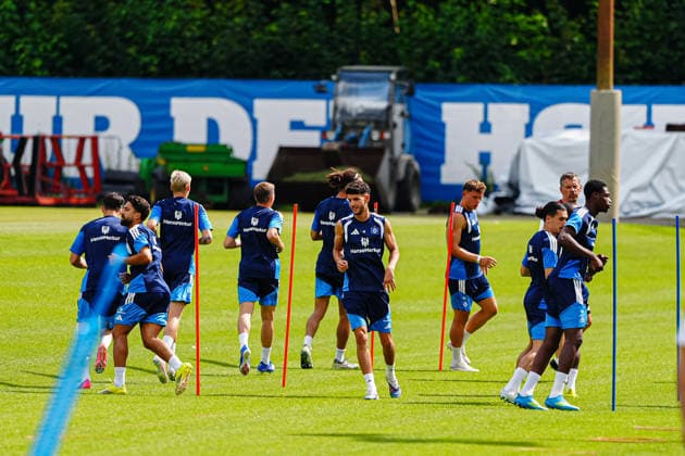 Spieler beim Aufwärmen GER, Training Hamburger SV, Fussball, 1. Bundesliga, Saison 2026 2027, 13.07.2026 GER, Training Hamburger SV, Fussball, 1. Bundesliga, Saison 2026 2027, 13.07.2026 Hamburg *** Players warming up GER, Hamburger SV practice, soccer, Bundesliga 1, 2026–2027 season, July 13, 2026 GER, Hamburger SV practice, soccer, Bundesliga 1, 2026–2027 season, July 13, 2026, Hamburg Copyright: xEibner-Pressefoto MarcelxvonxFehrnx EP_MFN