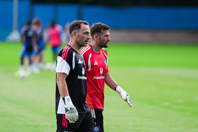 Sven Höh (Hamburger SV, Torwart-Trainer), Daniel Heuer Fernandes (Hamburger SV, 01) GER, Training Hamburger SV, Fussball, 1. Bundesliga, Saison 2026 2027, 13.07.2026 GER, Training Hamburger SV, Fussball, 1. Bundesliga, Saison 2026 2027, 13.07.2026 Hamburg *** Sven Höh, Hamburger SV, Goalkeeper Coach; Daniel Heuer Fernandes, Hamburger SV, 01 GER, Hamburger SV Training, Soccer, Bundesliga 1, 2026–2027 Season, July 13, 2026 GER, Training at Hamburger SV, Soccer, Bundesliga 1, 2026–2027 Season, July 13, 2026 Hamburg Copyright: xEibner-Pressefoto MarcelxvonxFehrnx EP_MFN