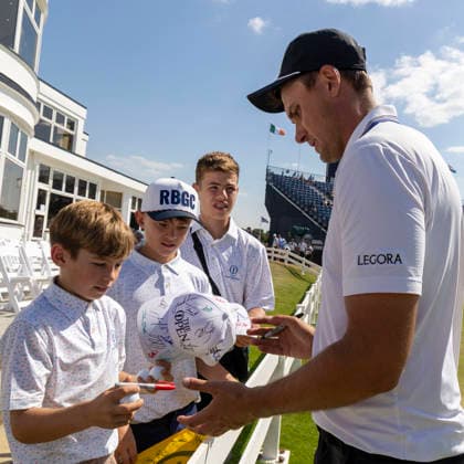 260713 Birkdale, Southport, England The Open Championship at Royal Birkdale Golf Club Ludvig Aberg, Sweden, signs autographs for fans after Monday s practice round ahead of the British Open at Royal Birkdale, Southport, England, , July 13, 2026. Photo Christer Höglund TT code 1019 SPOUTHPORT UK x1019x *** July 13, 2026 Birkdale, Southport, England The Open Championship at Royal Birkdale Golf Club Ludvig Aberg of Sweden signs autographs for fans after Monday’s practice round ahead of the British Open at Royal Birkdale, Southport, England, , July 13, 2026 Photo by Christer Höglund TT code 1019 SPOUTHPORT UK x1019x  Copyright: xChristerxHöglund TTx GOLF BRITISH OPEN