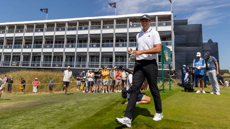 260713 Birkdale, Southport, England The Open Championship at Royal Birkdale Golf Club Ludvig Aberg, Sverige, gar av det sextonde tee under mandagens träningsrunda inför British Open pa Royal Birkdale, Southport, England, , 13 juli 2026. Foto Christer Höglund TT kod 1019 SPOUTHPORT Storbritannien x1019x *** July 13, 2026, Birkdale, Southport, England: The Open Championship at Royal Birkdale Golf Club. Ludvig Aberg of Sweden tees off from the 16th tee during Monday’s practice round ahead of the British Open at Royal Birkdale, Southport, England, July 13, 2026. Photo by Christer Höglund, TT code 1019 SPOUTHPORT United Kingdom x1019x  Copyright: xChristerxHöglund TTx GOLF BRITISH OPEN