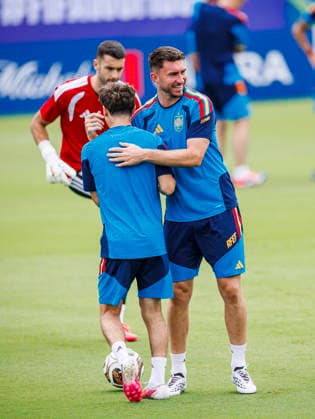 Spain national team, Nationalteam World Cup 13 07 2026 Pablo Gavi of Spain (R) and Aymeric Laporte of Spain (R) during the Spanish national team s training session at Cotton Bowl in Dallas, United States of America on July 13, 2026. Photo (PGS Photo Agency) Dallas usa Copyright: xPGSxPhotoxAgencyx