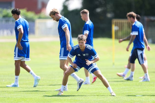 13.07.2026, Fussball, Herren, Regionalliga Nord, Training, BSV Kickers Emden Nick Stepantsev (blau 39 BSV Kickers Emden) *** July 13, 2026, Soccer, Men s, Regionalliga Nord, Practice, BSV Kickers Emden Nick Stepantsev blue 39 BSV Kickers Emden