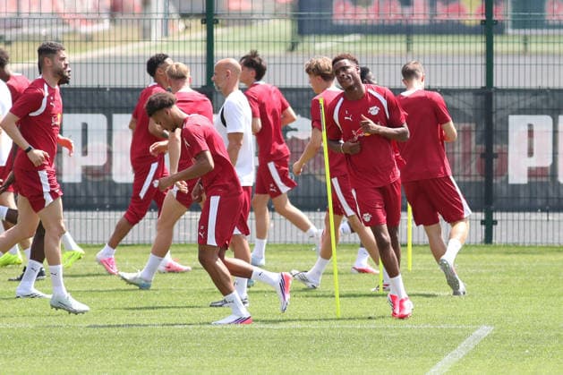 Bundesliga: Auftakttraining von RB Leipzig, 13.07.2026 Abdoul Kone (2, Neuzugang bei RB Leipzig rechts). Fußball-Bundesliga, Saison 2026 2027: Auftaktraining von RB Leipzig am 13.07.2026 im RB-Trainingszentrum am Cottaweg. *** RB Leipzig s Bundesliga preseason training, July 13, 2026, Abdoul Kone 2, New signing for RB Leipzig on the right side; Bundesliga, 2026–2027 season; RB Leipzig’s preseason training on July 13, 2026, at the RB Training Center on Cottaweg Copyright: xBEAUTIFULxSPORTS JanxKaeferx