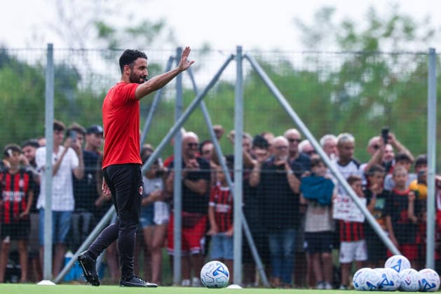 AC Milan 2026 27 - Training Session - 13 07 2026 Ruben Amorim Head Coach of AC Milan greets the fans during Training Session AC Milan 2026 27 at Milanello in Milan, Italy *** AC Milan 2026-27 Training Session, July 13, 2026: Ruben Amorim, head coach of AC Milan, greets the fans during the AC Milan 2026-27 training session at Milanello in Milan, Italy Copyright: xBEAUTIFULxSPORTS Carabellix