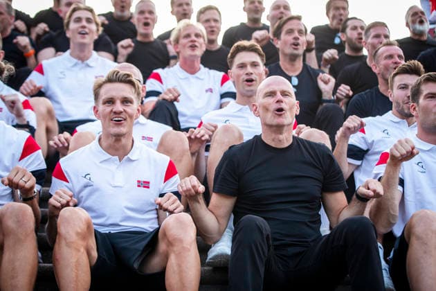 Herrelandslaget hylles i Oslo Oslo 20260713. Herrelandslaget i fotball blir mott av publikum pa Slottsplassen etter hjemkomsten til Norge fra USA mandag. Foto: Trond R. Teigen NTB Foto: Trond R. Teigen NTB Oslo Norge EDITORIAL USE ONLY. RESTRICTED USE FOR BETTING COMPANIES Ref:_SPOF5aIvb4bgEc.jpg *** Men s National Team Honored in Oslo Oslo 20260713 The men s national soccer team is greeted by the crowd at Slottsplassen after returning to Norway from the U.S. on Monday. Photo: Trond R. Teigen, NTB. Photo: Trond R. Teigen, NTB. Oslo, Norway. EDITORIAL USE ONLY. RESTRICTED USE FOR BETBETTING COMPANIES  Copyright: xTrondxR.xTeigenx xNTBx