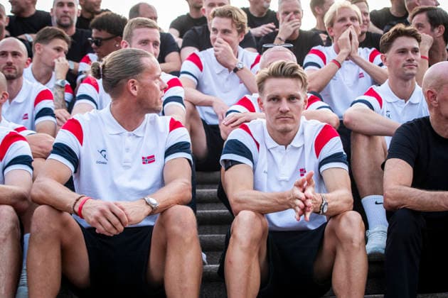 Herrelandslaget hylles i Oslo Oslo 20260713. Herrelandslaget i fotball blir mott av publikum pa Slottsplassen etter hjemkomsten til Norge fra USA mandag. Foto: Trond R. Teigen NTB Foto: Trond R. Teigen NTB Oslo Norge EDITORIAL USE ONLY. RESTRICTED USE FOR BETTING COMPANIES Ref:_SPOlsrUg35pcvs.jpg *** Men s National Team Honored in Oslo Oslo 20260713 The men s national soccer team is greeted by the crowd at Slottsplassen after returning to Norway from the U.S. on Monday. Photo: Trond R. Teigen, NTB. Photo: Trond R. Teigen, NTB. Oslo, Norway. EDITORIAL USE ONLY. RESTRICTED USE FOR BETBETTING COMPANIES  Copyright: xTrondxR.xTeigenx xNTBx