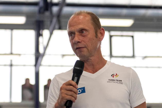 1.EM-Qualifikation Turnen Halle Saale Halle, Deutschland 13.Juli 2026: Im Bild:Nationaltrainer Kunstturnen Jens Milbradt Halle Saale Turnhalle im TZ Halle Saale Sachsen Anhalt Deutschland *** 1 European Championships Qualifying Round, Artistic Gymnastics, Saale Gymnasium, Halle, Germany, July 13, 2026. Pictured: Jens Milbradt, national artistic gymnastics coach, at the Saale Gymnasium in the TZ Halle Saale, Saxony-Anhalt, Germany.
