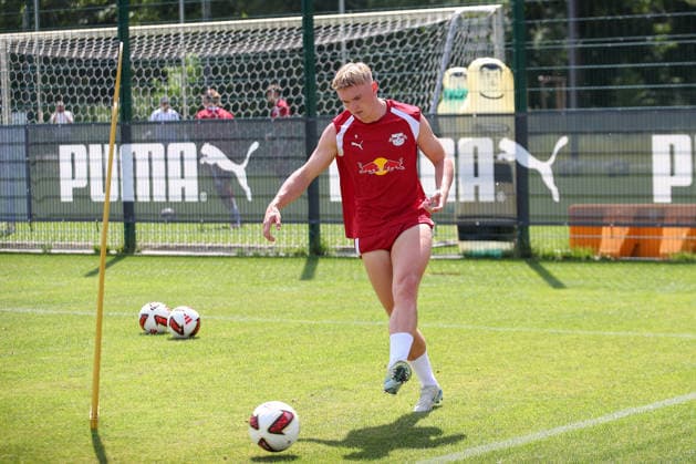 13.07.2026, xtgx, Fussball 1. Bundesliga, RB Leipzig Auftakttraining und Pressekonferenz emspor, v.l. Conrad Harder (Leipzig, 9) (DFL DFB REGULATIONS PROHIBIT ANY USE OF PHOTOGRAPHS as IMAGE SEQUENCES and or QUASI-VIDEO) Leipzig *** July 13, 2026, xtgx, Soccer 1st Bundesliga, RB Leipzig Season-Opener Training and Press Conference emspor, v l Conrad Harder Leipzig, 9 DFL DFB REGULATIONS PROHIBIT ANY USE OF PHOTOGRAPHS AS IMAGE SEQUENCES AND OR QUASI-VIDEO Leipzig