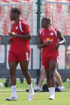 13.07.2026, xtgx, Fussball 1. Bundesliga, RB Leipzig Auftakttraining und Pressekonferenz emspor, v.l. El Chadaille Bitshiabu (Leipzig, 5) Castello Lukeba (Leipzig, 23) (DFL DFB REGULATIONS PROHIBIT ANY USE OF PHOTOGRAPHS as IMAGE SEQUENCES and or QUASI-VIDEO) Leipzig *** July 13, 2026, xtgx, Soccer, Bundesliga 1, RB Leipzig Season-Opener Training Session and Press Conference emspor, from left: El Chadaille Bitshiabu (Leipzig), 5 Castello Lukeba (Leipzig), 23 DFL DFB REGULATIONS PROHIBIT ANY USE OF PHOTOGRAPHS AS IMAGE SEQUENCES AND OR QUASI-VIDEO (Leipzig)