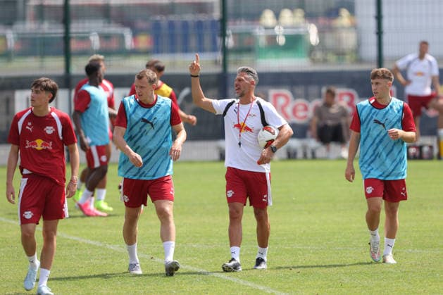 13.07.2026, xtgx, Fussball 1. Bundesliga, RB Leipzig Auftakttraining und Pressekonferenz emspor, v.l. Lukas Klostermann (Leipzig, 16) Martin Demichelis (Leipzig, Trainer) Brajan Gruda (Leipzig, 10) (DFL DFB REGULATIONS PROHIBIT ANY USE OF PHOTOGRAPHS as IMAGE SEQUENCES and or QUASI-VIDEO) Leipzig *** July 13, 2026, xtgx, Soccer, Bundesliga 1, RB Leipzig’s first training session and press conference (emspor), from left: Lukas Klostermann (Leipzig), 16 Martin Demichelis, Leipzig; Coach Brajan Gruda, Leipzig; 10 DFL and DFB regulations prohibit any use of photographs as image sequences and or quasi-video, Leipzig