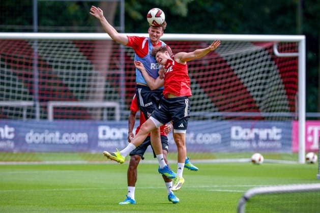 13.07.2026, Fußball, Trainingsauftakt 1.FC Köln, 1. Fußball Bundesliga, Geißbockheim, Saison 2026 2027: Rav van den Berg (1FC Koeln 33) im Zweikampf mit Kopfball gegen Alessio Castro-Montes (1FC Koeln 17) beim ersten Training der neuen Saison 26 27 DFB regulations prohibit any use of photographs as image sequences and or quasi-video. Nordrhein-Westfalen Deutschland *** July 13, 2026, Soccer, 1. FC Köln Season Training Kickoff, Bundesliga, Geißbockheim, 2026–2027 Season: Rav van den Berg (1 FC Köln 33) in a duel with a header against Alessio Castro Montes (1 FC Köln 17) during the first training session of the new 2026–2027 season. DFB regulations prohibit any use of photographs as image sequences and or quasi-video. North Rhine-WestGermany