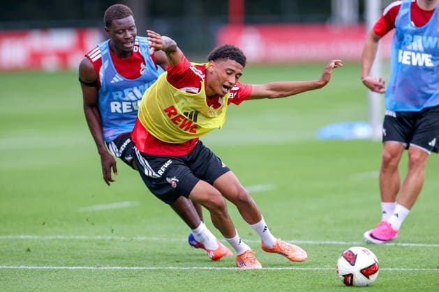 13.07.2026, Fußball, Trainingsauftakt 1.FC Köln, 1. Fußball Bundesliga, Geißbockheim, Saison 2026 2027: Ragnar Ache (1FC Koeln 09) im Zweikampf gegen Nilas Yacobi (1.FC II) Die Spieler in Aktion beim ersten Training der neuen Saison 26 27 DFB regulations prohibit any use of photographs as image sequences and or quasi-video. Nordrhein-Westfalen Deutschland *** July 13, 2026, Soccer, 1. FC Köln s First Training Session, Bundesliga, Geißbockheim, 2026–2027 Season: Ragnar Ache (1. FC Köln 09) in a tackle against Nilas Yacobi (1. FC II). The players in action during the first training session of the new 2026–2027 season. DFB regulations prohibit any use of photographs as image sequences and or quasi-video. North Rhine-Westphalia, Germany
