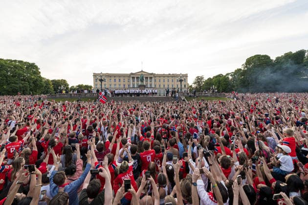 260713 Fans of Norway at a team reception during day 33 of the FIFA World Cup, WM, Weltmeisterschaft, Fussball 2026 on July 13, 2026 in Oslo. Photo: Marius Nordnes BILDBYRAN COP 185 VG0993 bbeng fotball football soccer fotboll fifa world cup vm fotball-vm vm 2026 norge norway team reception publik *** July 13, 2026: Fans of Norway at a team reception on day 33 of the 2026 FIFA World Cup, 2026 in Oslo. Photo by Marius Nordnes. BILDBYRAN COP 185 VG0993 bbeng soccer football fotboll FIFA World Cup World Cup 2026 Norway team reception audience  Copyright: MARIUSxNORDNES BB260713BB340