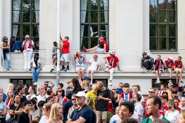 260713 Fans of Norway at a team reception during day 33 of the FIFA World Cup, WM, Weltmeisterschaft, Fussball 2026 on July 13, 2026 in Oslo. Photo: Jon Olav Nesvold BILDBYRAN COP 217 VG0995 football fifa world cup 2026 day 33 norway team reception bbeng *** July 13, 2026: Fans of Norway at a team reception on day 33 of the 2026 FIFA World Cup, 2026 in Oslo. Photo by Jon Olav Nesvold, BILDBYRAN COP 217 VG0995: soccer, FIFA World Cup 2026, Day 33, Norway, team reception, bbeng  Copyright: JONxOLAVxNESVOLD BB260713JE001