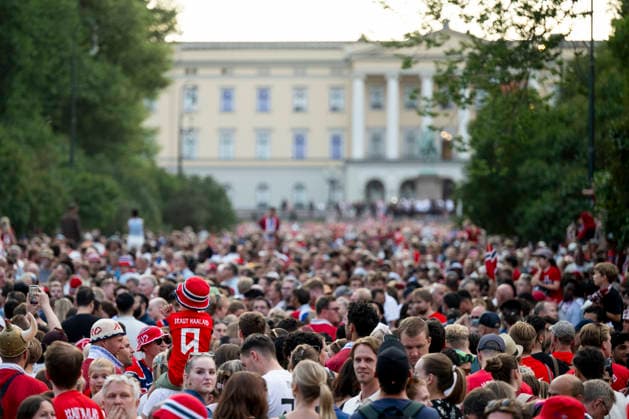 260713 Fans of Norway at a team reception during day 33 of the FIFA World Cup, WM, Weltmeisterschaft, Fussball 2026 on July 13, 2026 in Oslo. Photo: Jon Olav Nesvold BILDBYRAN COP 217 VG0993 football fifa world cup 2026 day 33 norway team reception bbeng publik *** July 13, 2026: Fans of Norway at a team reception on day 33 of the 2026 FIFA World Cup, 2026 in Oslo. Photo by Jon Olav Nesvold, BILDBYRAN COP 217 VG0993: soccer, FIFA World Cup 2026, Day 33, Norway, team reception, BBENG, audience  Copyright: JONxOLAVxNESVOLD BB260713JE015
