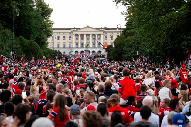 260713 Fans of Norway at a team reception during day 33 of the FIFA World Cup, WM, Weltmeisterschaft, Fussball 2026 on July 13, 2026 in Oslo. Photo: Jon Olav Nesvold BILDBYRAN COP 217 VG0993 football fifa world cup 2026 day 33 norway team reception bbeng publik *** July 13, 2026: Fans of Norway at a team reception on day 33 of the 2026 FIFA World Cup, 2026 in Oslo. Photo by Jon Olav Nesvold, BILDBYRAN COP 217 VG0993: soccer, FIFA World Cup 2026, Day 33, Norway, team reception, BBENG, audience  Copyright: JONxOLAVxNESVOLD BB260713JE020