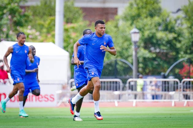 USA: Fußball FIFA World Cup, WM, Weltmeisterschaft, Fussball 2026 Halbfinale Training MD -1 Frankreich vs Spanien: Kylian MbappÃ Kylian Mbappe (Frankreich) 10 *** USA Soccer 2026 FIFA World Cup Semifinal Training Match Day 1 France vs. Spain Kylian Mbappé Kylian Mbappé France 10 Copyright: xJOERANxSTEINSIEKx