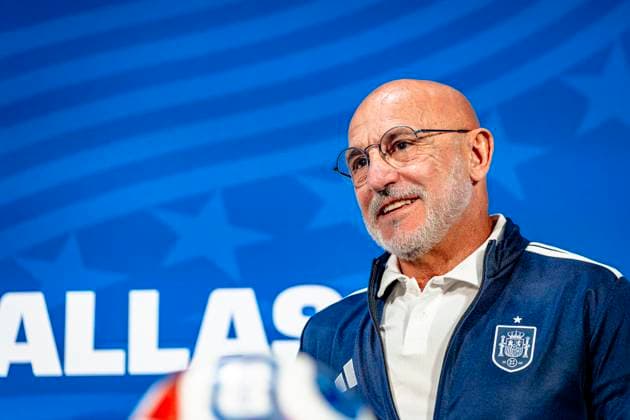 DALLAS - Spain s national coach Luis De La Fuente during the 2026 World Cup, Spain MD-1 press conference, PK, Pressekonferenz at AT&T Stadium on July 13, 2026, in Dallas, United States. (Photo by Stefan Koops EYE4IMAGES DeFodi Images) - *** DALLAS: Spain s national team coach, Luis De La Fuente, during the 2026 World Cup, Spain Match Day 1 press conference at AT&T Stadium on July 13, 2026, in Dallas, United States. Photo by Stefan Koops, EYE4IMAGES, DeFodi Images