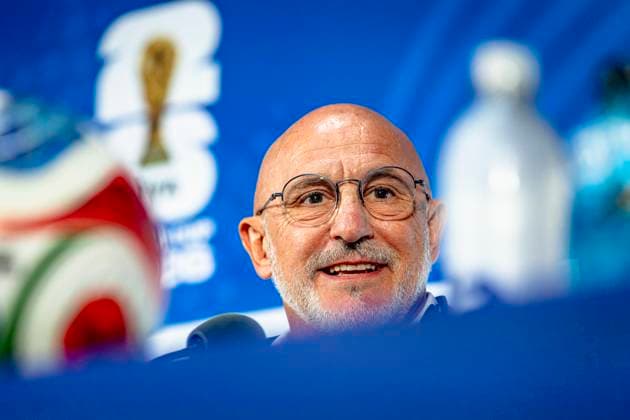 DALLAS - Spain s national coach Luis De La Fuente during the 2026 World Cup, Spain MD-1 press conference, PK, Pressekonferenz at AT&T Stadium on July 13, 2026, in Dallas, United States. (Photo by Stefan Koops EYE4IMAGES DeFodi Images) - *** DALLAS: Spain s national team coach, Luis De La Fuente, during the 2026 World Cup, Spain Match Day 1 press conference at AT&T Stadium on July 13, 2026, in Dallas, United States. Photo by Stefan Koops, EYE4IMAGES, DeFodi Images