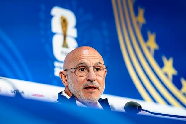 DALLAS - Spain s national coach Luis De La Fuente during the 2026 World Cup, Spain MD-1 press conference, PK, Pressekonferenz at AT&T Stadium on July 13, 2026, in Dallas, United States. (Photo by Stefan Koops EYE4IMAGES DeFodi Images) - *** DALLAS: Spain s national team coach, Luis De La Fuente, during the 2026 World Cup, Spain Match Day 1 press conference at AT&T Stadium on July 13, 2026, in Dallas, United States. Photo by Stefan Koops, EYE4IMAGES, DeFodi Images