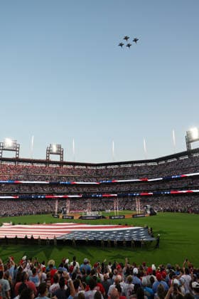 Military jets perform a flyover during the singing of the National Anthem before the start of the 2026 MLB, Baseball Herren, USA Home Run Derby at Citizens Bank Park in Philadelphia, Pennsylvania, on Monday, July 13, 2026.  PHI20260713906 LAURENCExKESTERSON