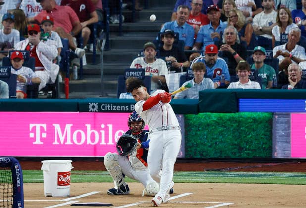 Boston Red Sox Willson Contrereas competes in the first round of the 2026 MLB, Baseball Herren, USA Home Run Derby at Citizens Bank Park in Philadelphia, Pennsylvania, on Monday, July 13, 2026.  PHI20260713907 LAURENCExKESTERSON